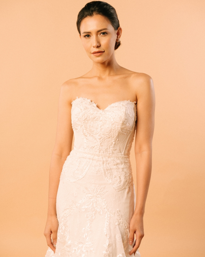 strapless sweetheart neckline lace wedding dress