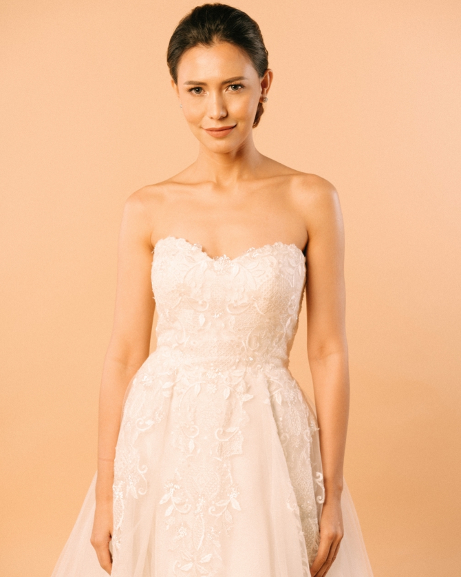 strapless sweetheart neckline lace wedding dress
