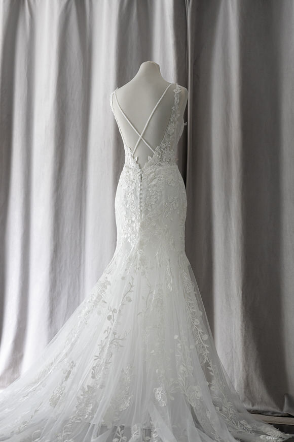 Ivory & White Bridal rtw spaghetti straps mermaid lace wedding gown