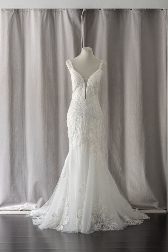 Ivory & White Bridal rtw spaghetti straps mermaid lace wedding gown