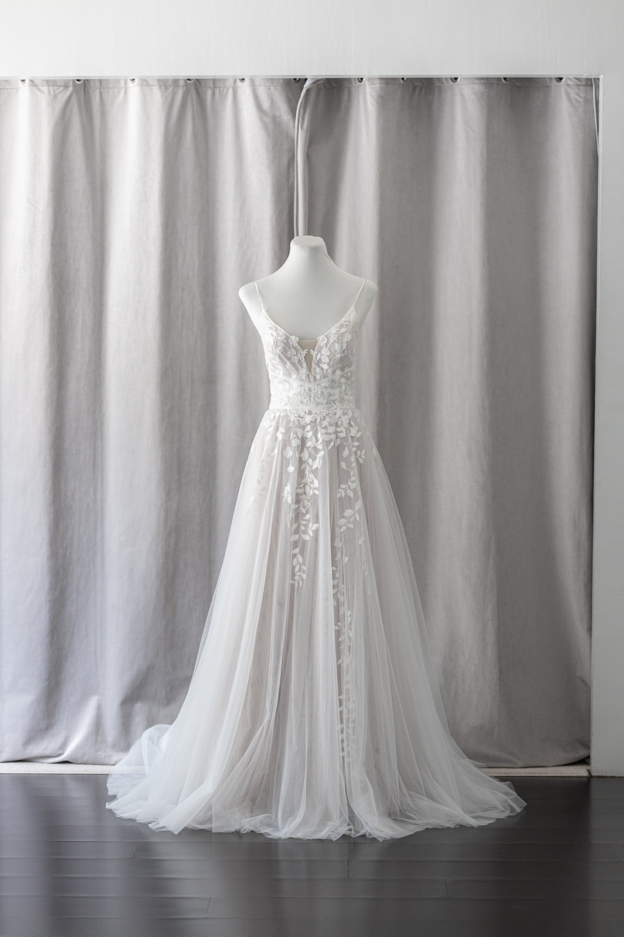 spaghetti straps a-line tulle rtw wedding dress