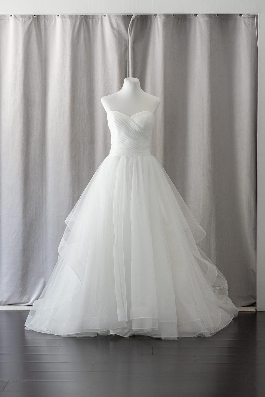 sweetheart neckline tulle layered tulle skirt wedding dress