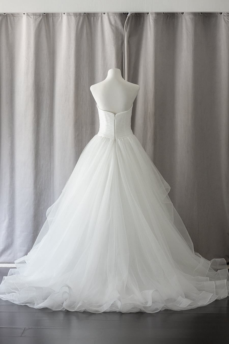sweetheart neckline tulle layered tulle skirt wedding dress