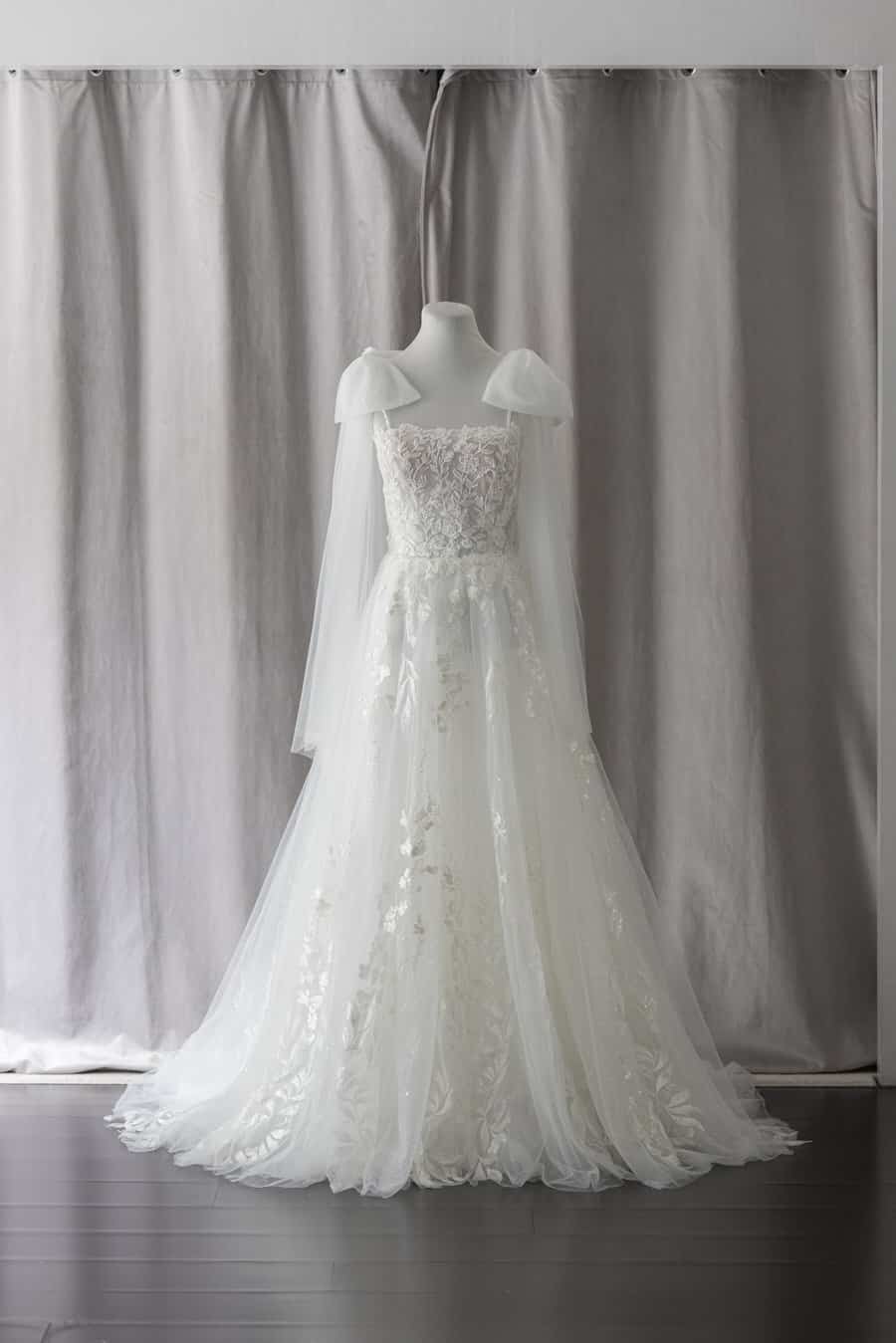 a-line lace straight neckline wedding dress