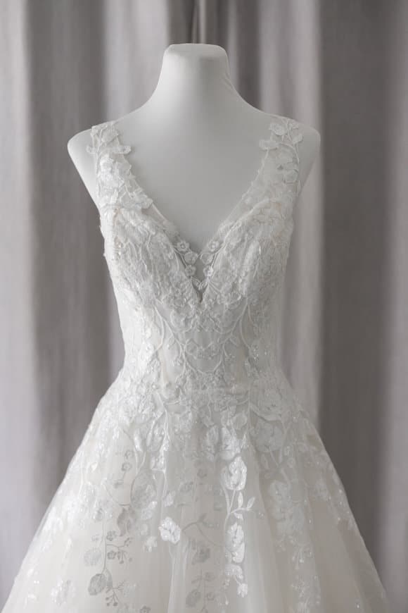 rtw v-neck lace wedding gown