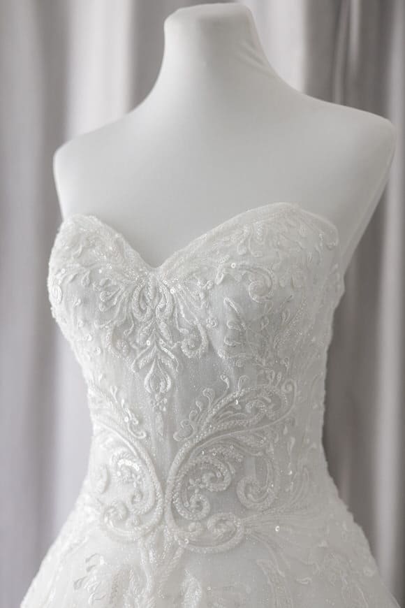 rtw strapless sweetheart neckline lace wedding gown manila
