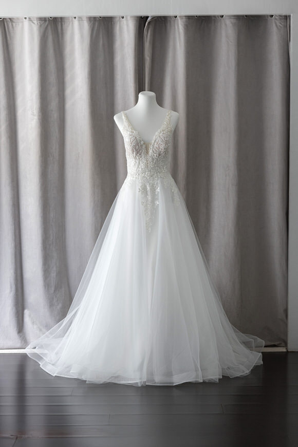v-neck lace tulle a-line rtw wedding gown manila philippines