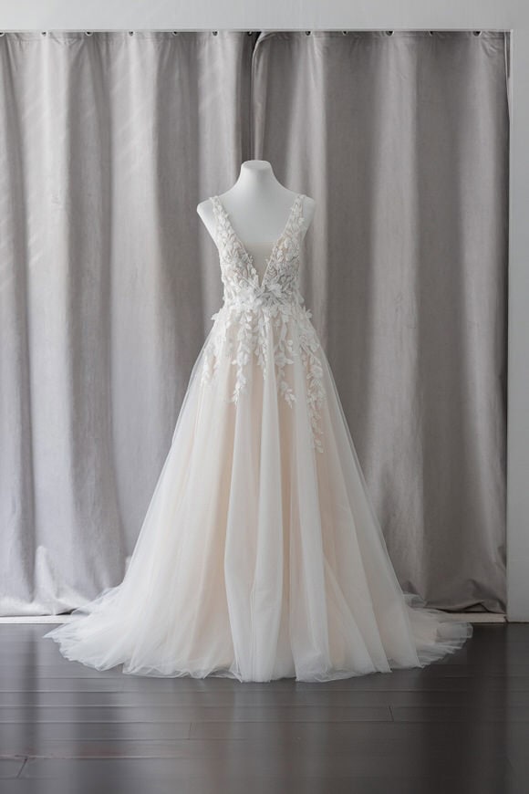 v-neck lace tulle a-line rtw wedding gown manila