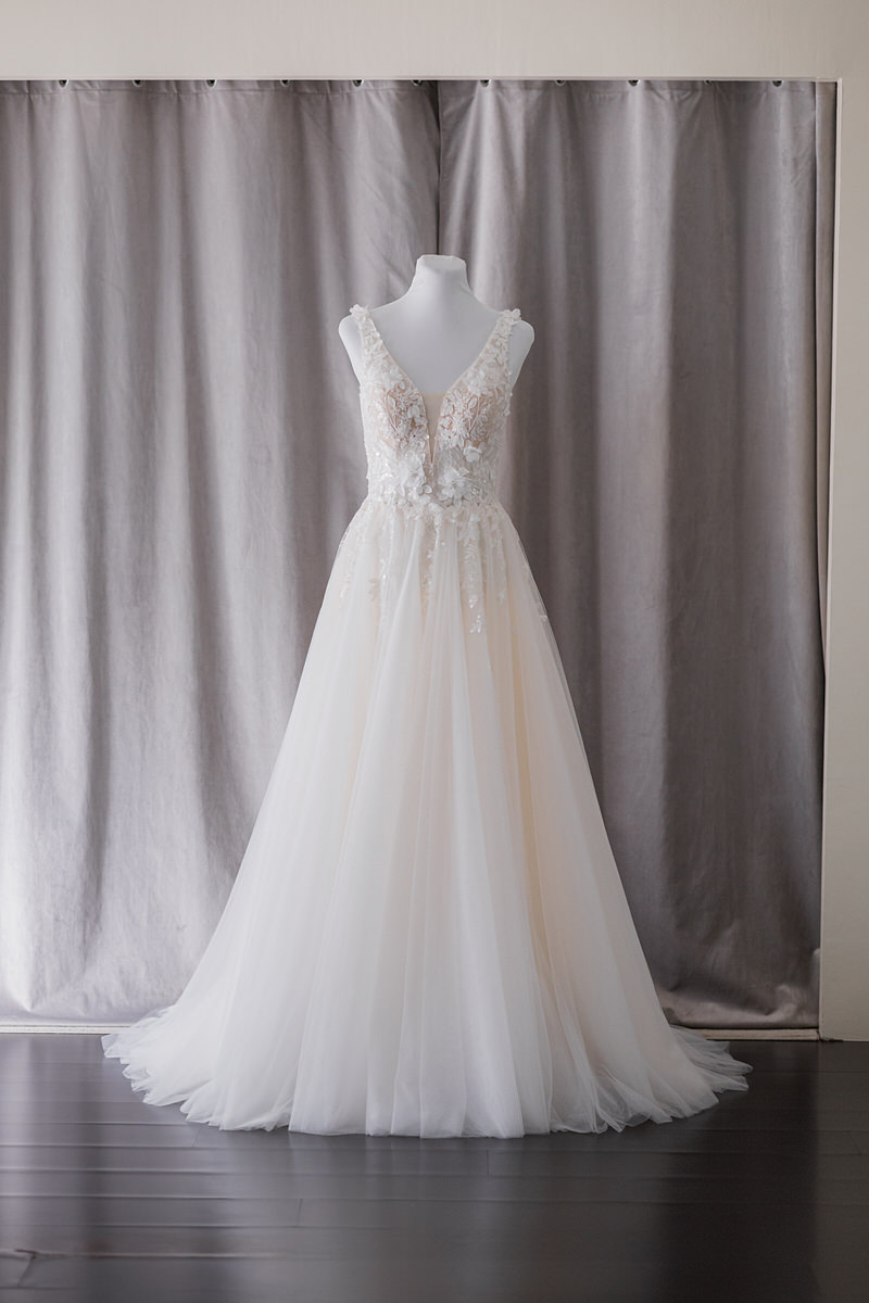 v-neck lace tulle a-line rtw wedding gown manila