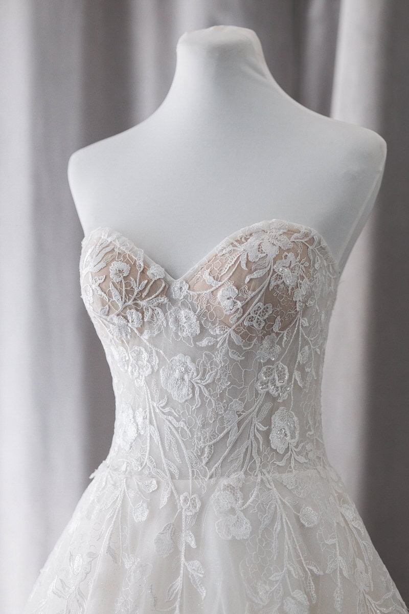 strapless sweetheart neckline rtw wedding gown manila