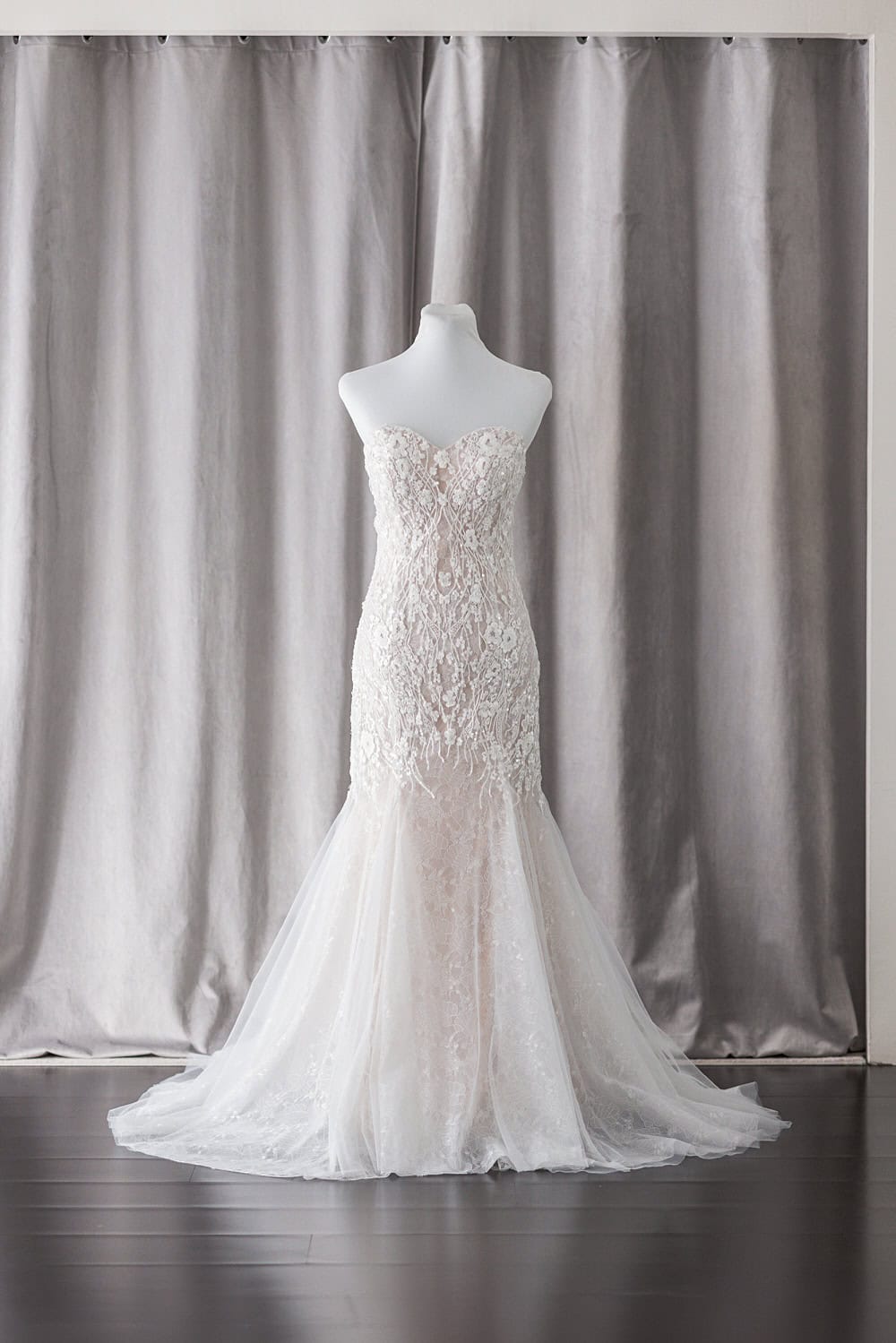 strapless sweetheart neckline lace mermaid rtw wedding gown manila