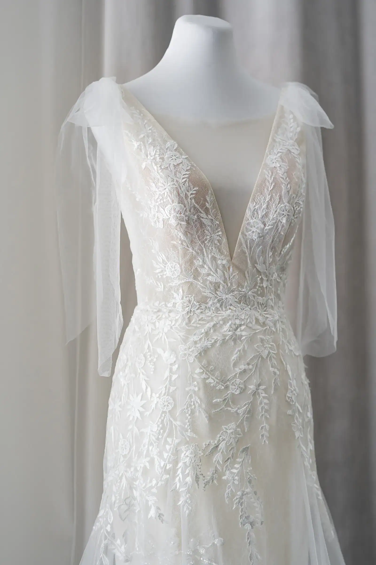 plung neckline lace ballgown rtw wedding gown manila