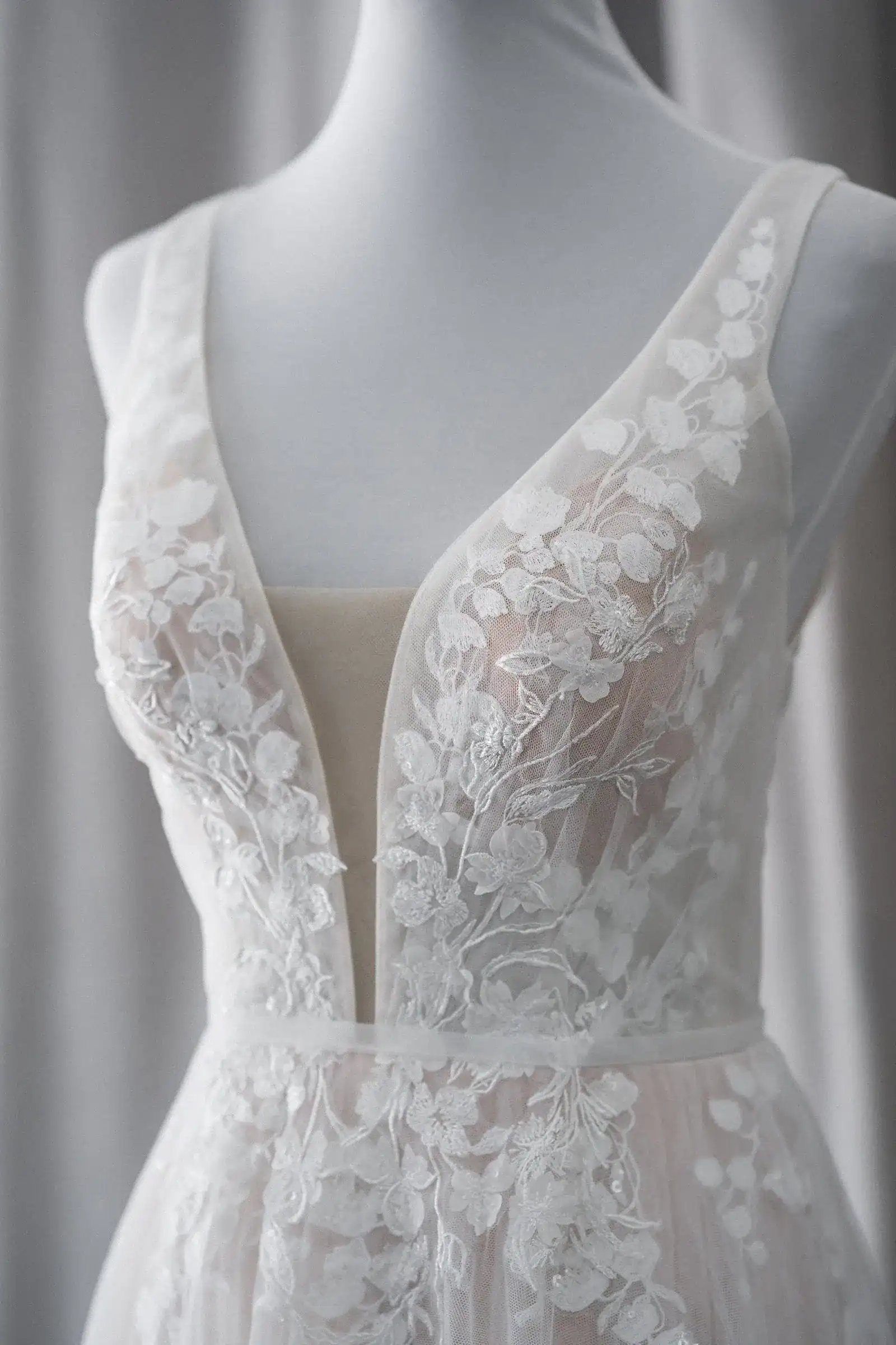 plung neckline lace ballgown rtw wedding gown manila