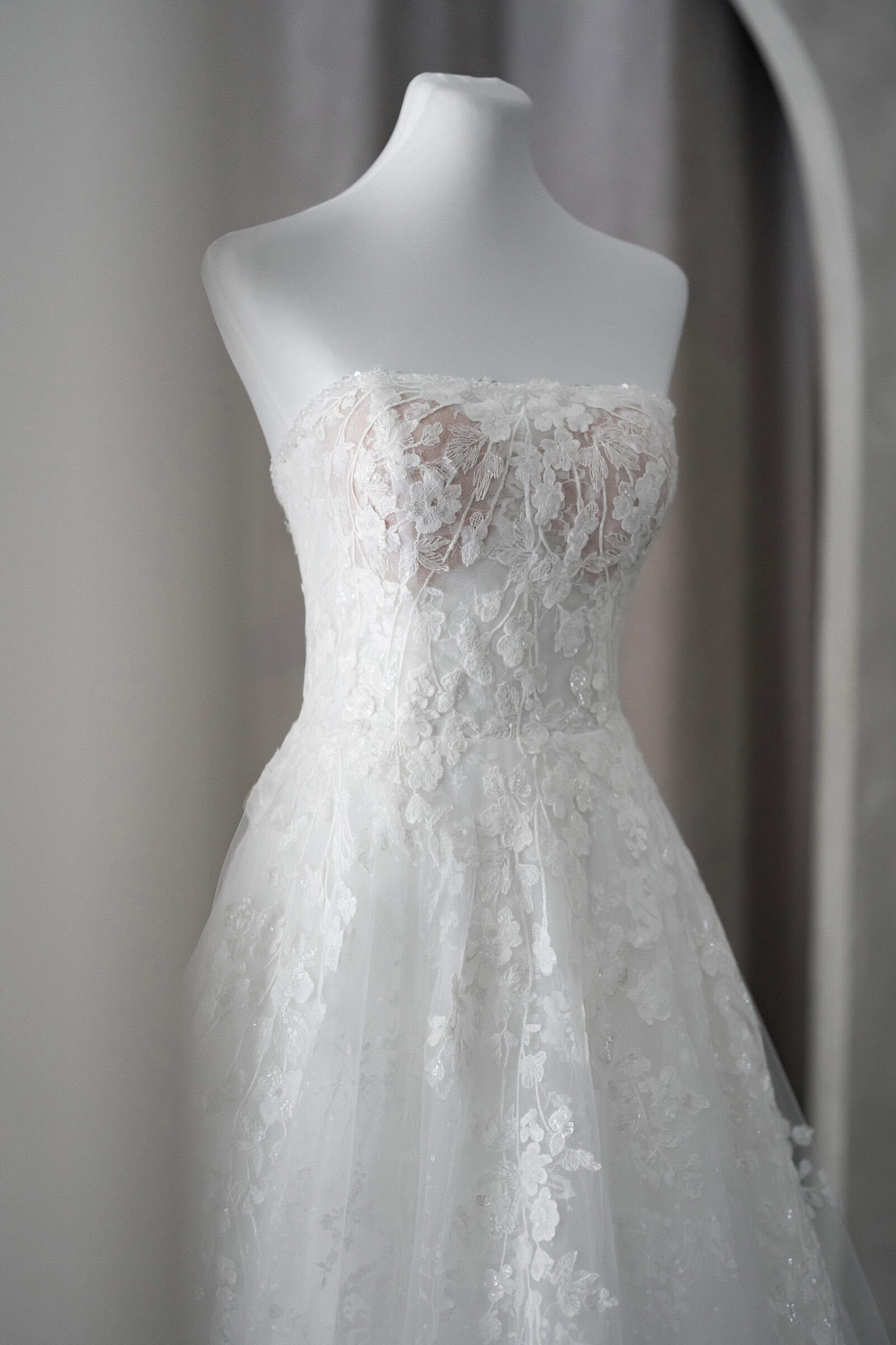 plung neckline lace ballgown rtw wedding gown manila