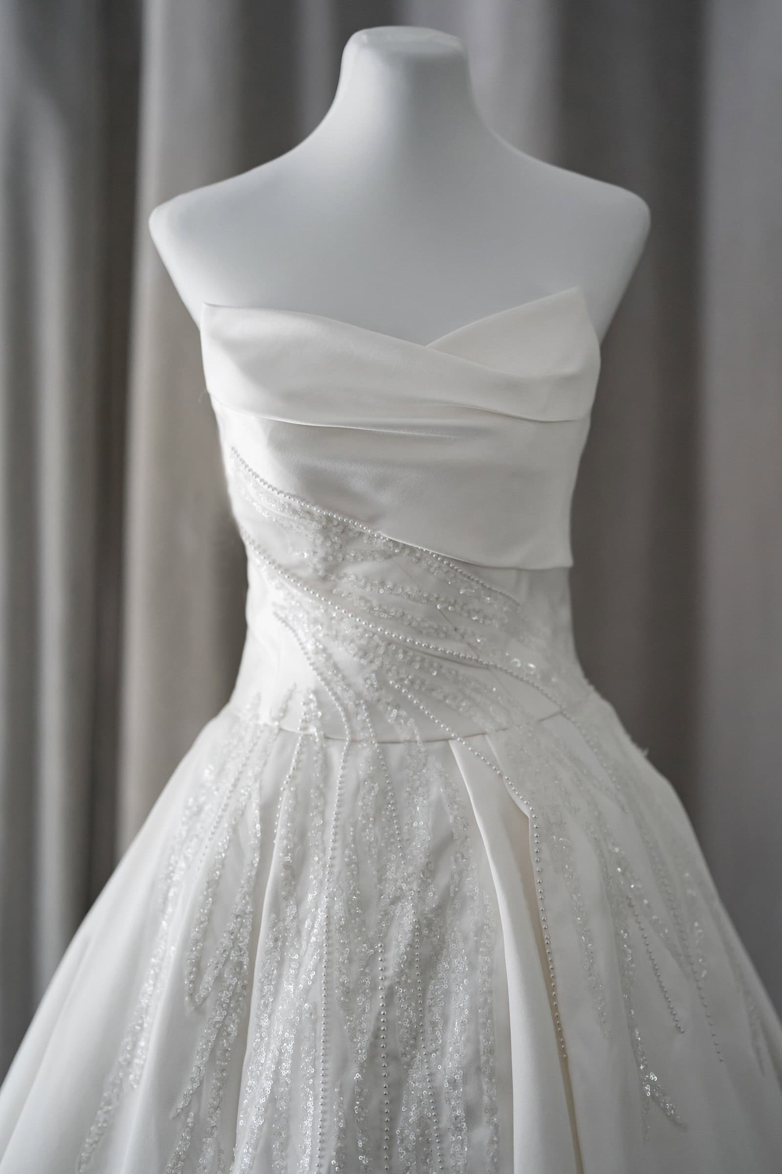 plung neckline lace ballgown rtw wedding gown manila