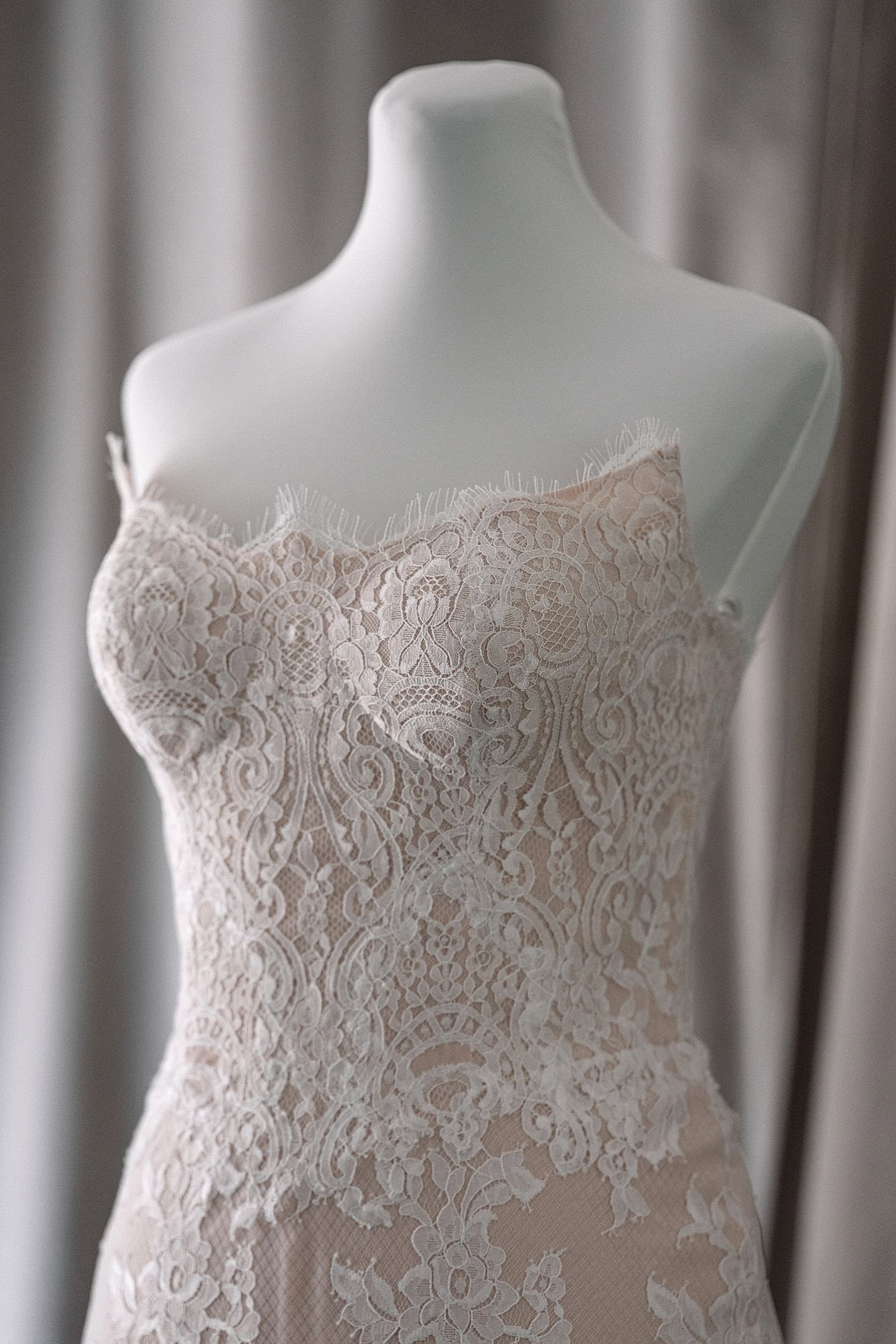 plung neckline lace ballgown rtw wedding gown manila