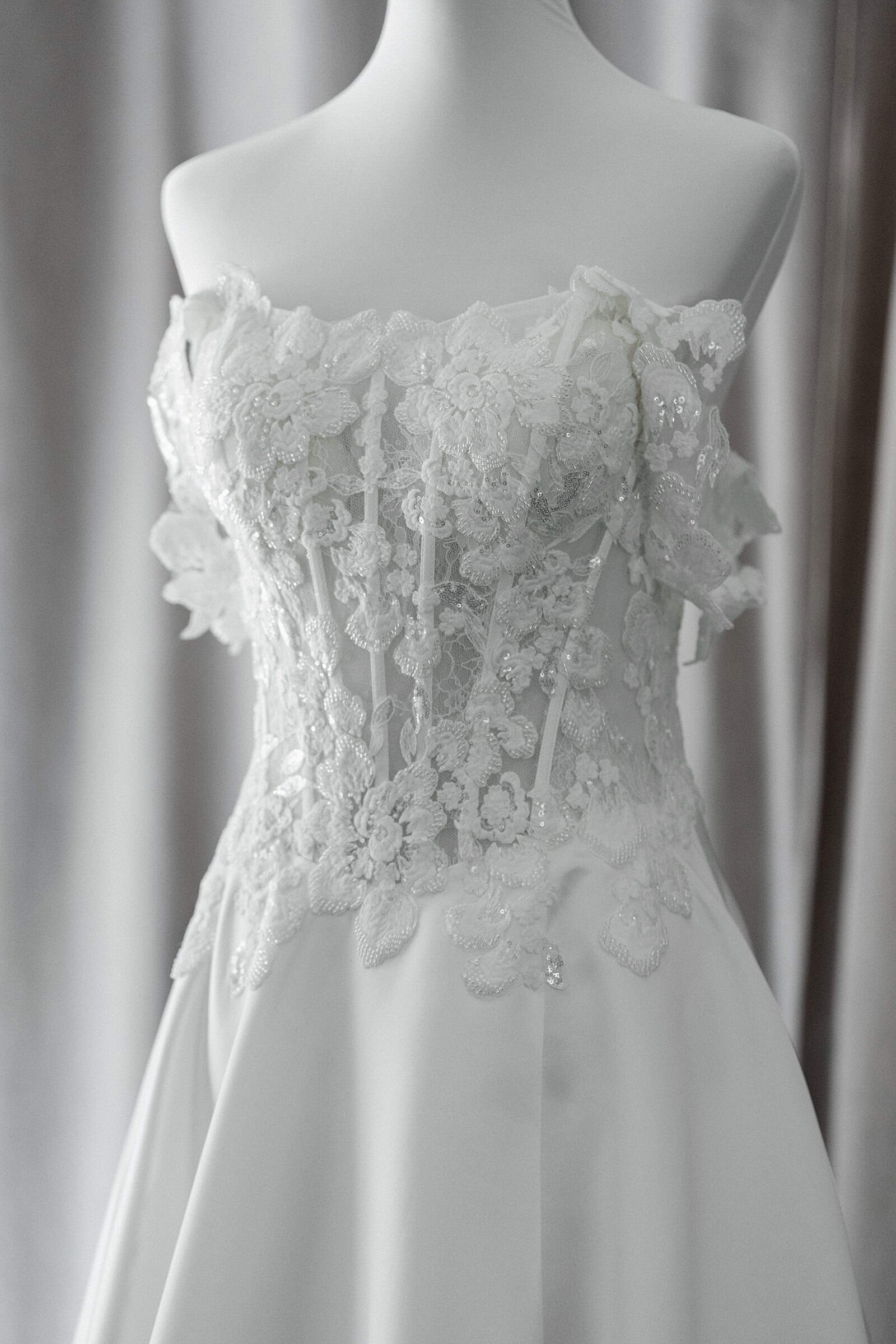 plung neckline lace ballgown rtw wedding gown manila