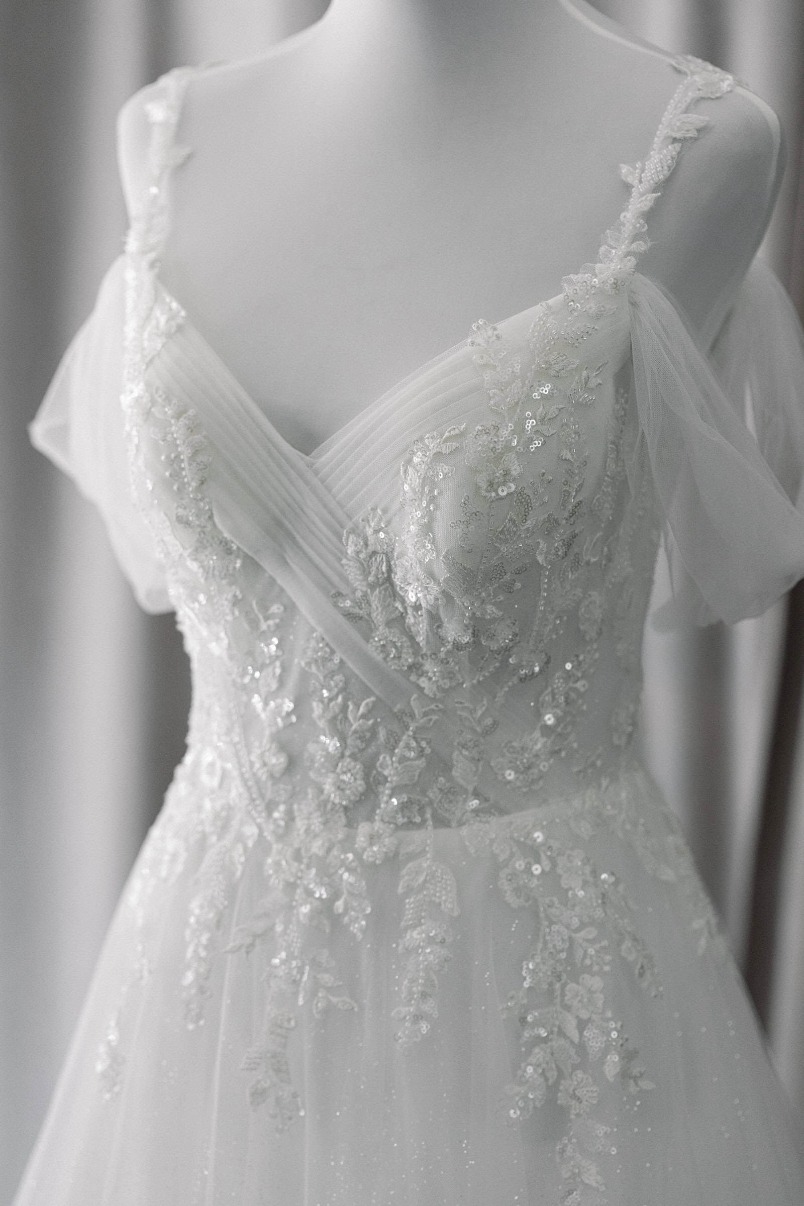 plung neckline lace ballgown rtw wedding gown manila