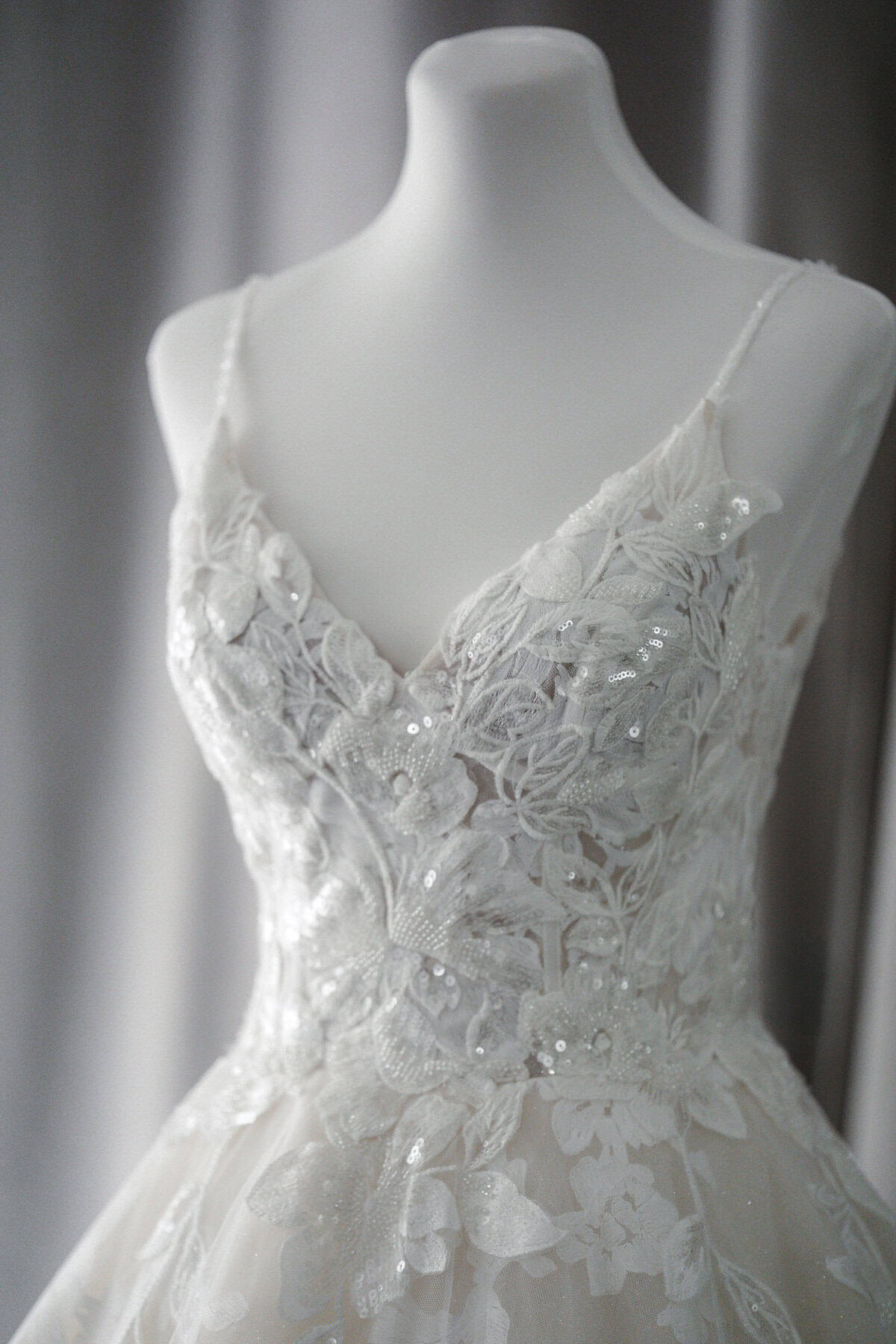 plung neckline lace ballgown rtw wedding gown manila